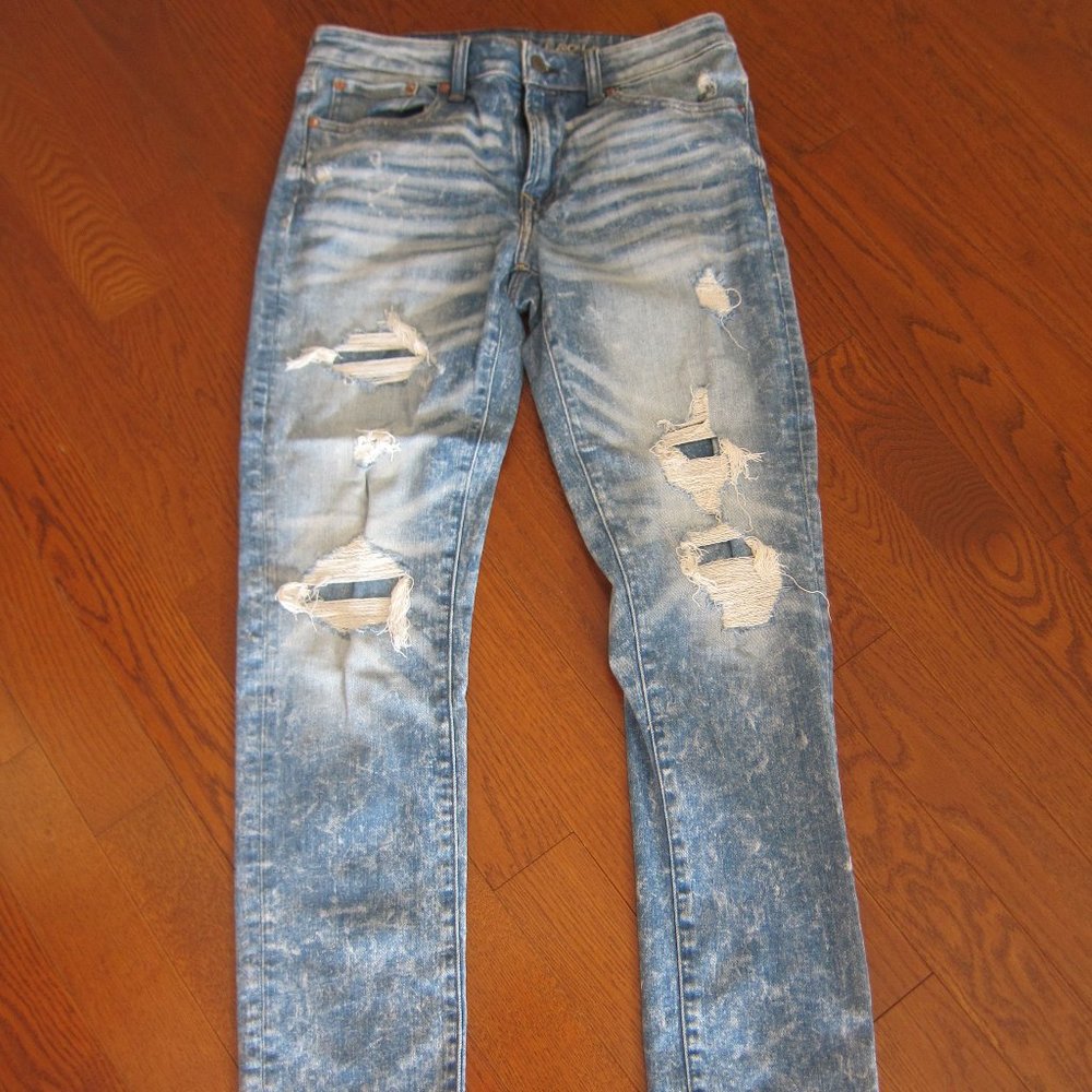 American Eagle Outfitters Destroyed Skinny Jeans